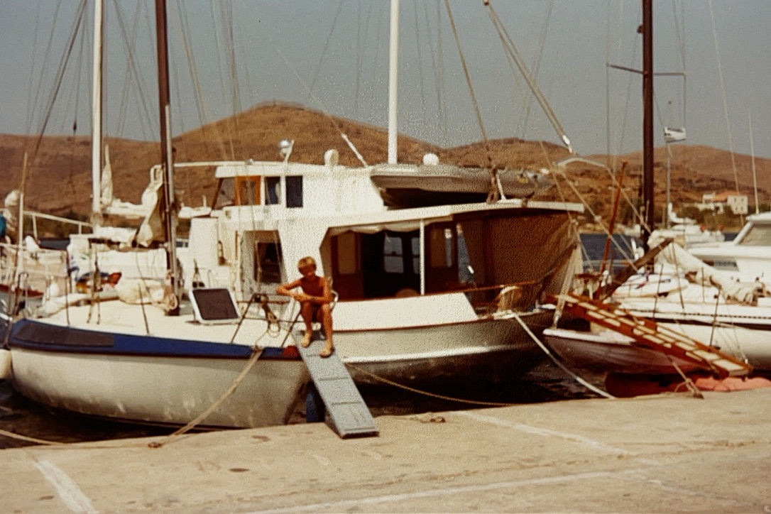 Mig på den chartrede familiebåd, sommer 1993